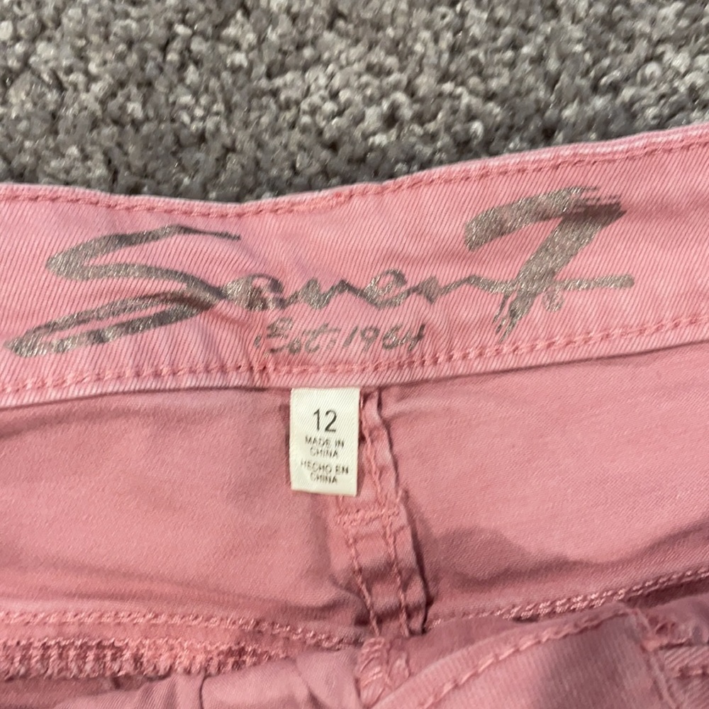 Shorts - Picture 3 of 3